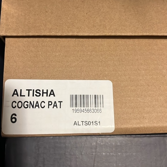 NIB Steve Madden Altisha Cognac Patent Heels - Picture 7 of 7